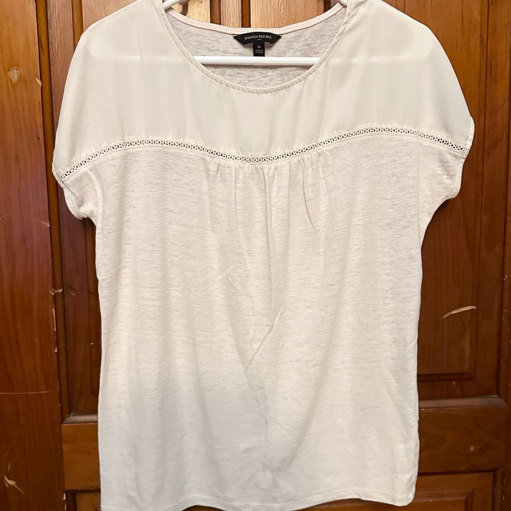 Size Medium Banana Republic Cream Flowy Top